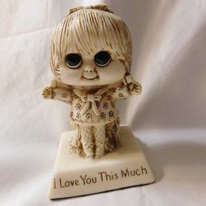 VINTAGE I Love You This Much Figurine R & W Berries Company 1975